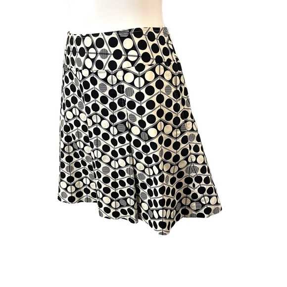 NWOT LizGolf Black Cream Geometric Pattern Cotton Stretch Skort (10) - Picture 4 of 13